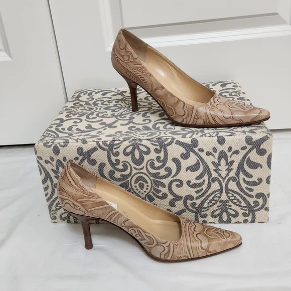 Vintage Isaac Mizrahi Tan Women's Pumps - Picture 5 of 7